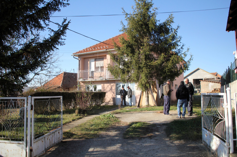 Razneo se bombom u Rušnju