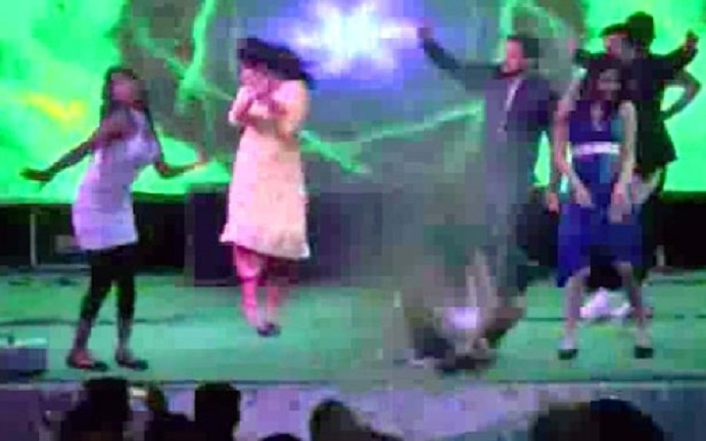 Trudna igračica ubijena na bini (UZNEMIRUJUĆI VIDEO)