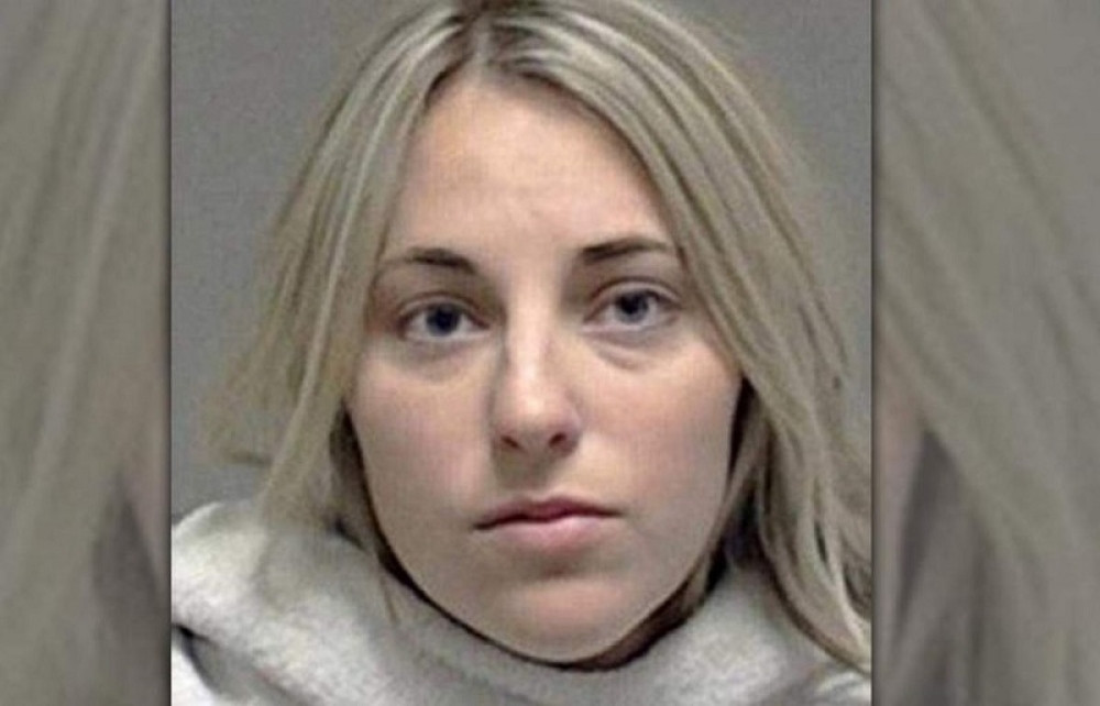 Perverzna nastavnica nije odolela učeniku!