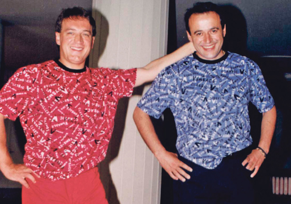 Misteriozni čovek džipom obilazi grob vođe zemunaca, a onda čini jezivu stvar: Otišli su kao Duća i Mile. Vratili se u kovčezima kao Šiptar i Kum