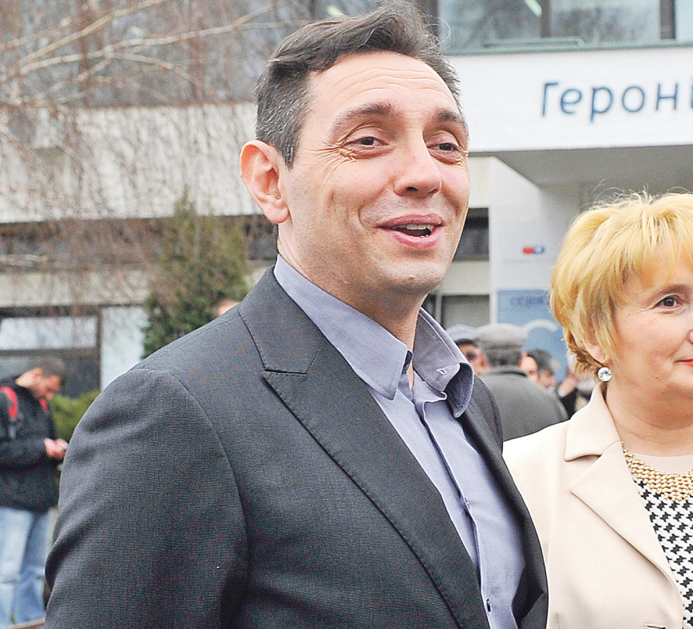 Licemerno je da Tadić deli savete