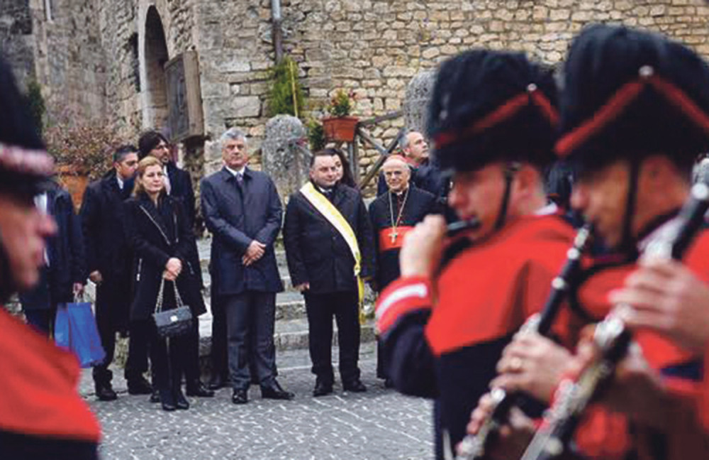 Papa dao Tačiju diplomu, ali ne i priznanje Kosova