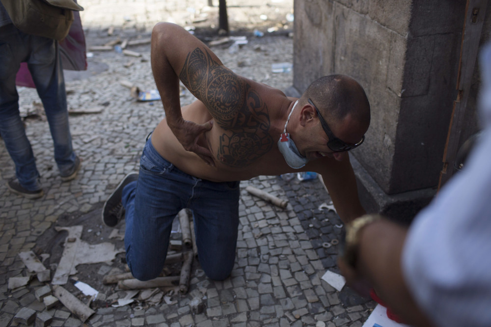 Žestoki sukobi na ulicama Rija (FOTO i VIDEO)