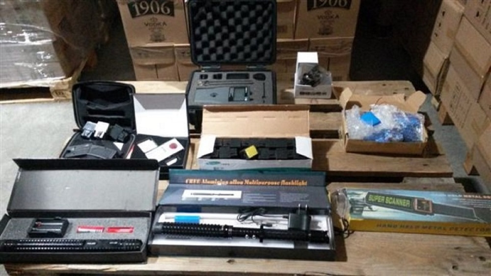 U bižuteriji krio opremu za prisluškivanje! (FOTO)