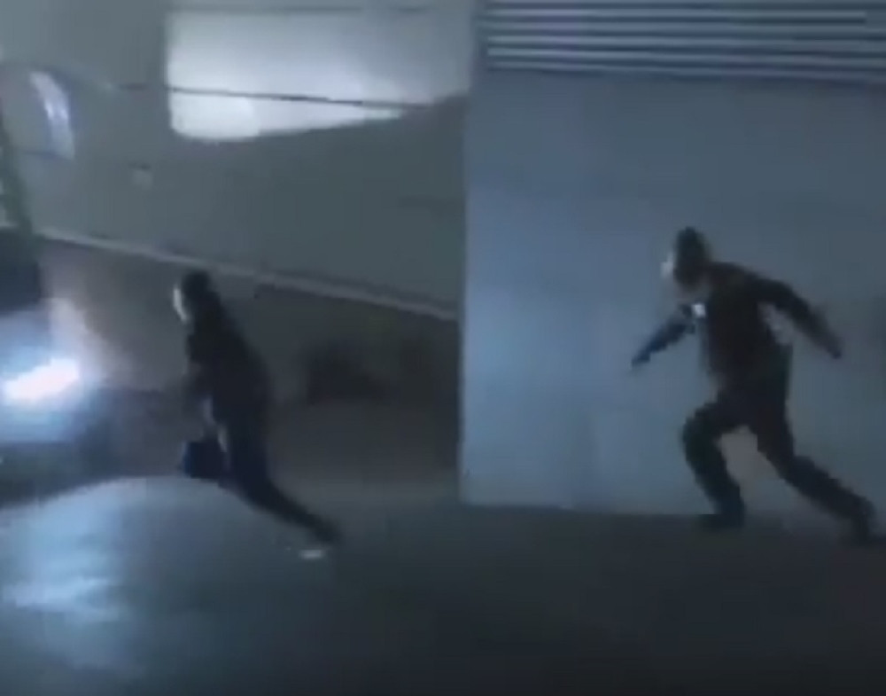 VIDEO~Potrčao ka Ronaldu, pojurilo ga obezbeđenje, a onda...