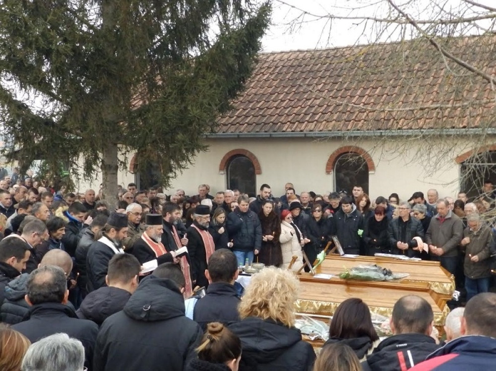 Cela Ratina plače za žrtvama masakra (FOTO)