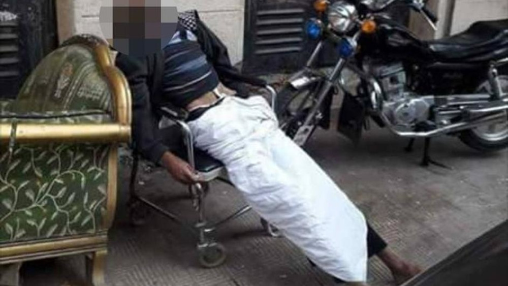 Ostavljen da umre ispred bolnice u invalidskim kolicima!