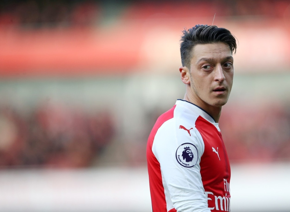 Nemac besneo na svog trenera, čak ga je i gađao sa klupe (VIDEO)