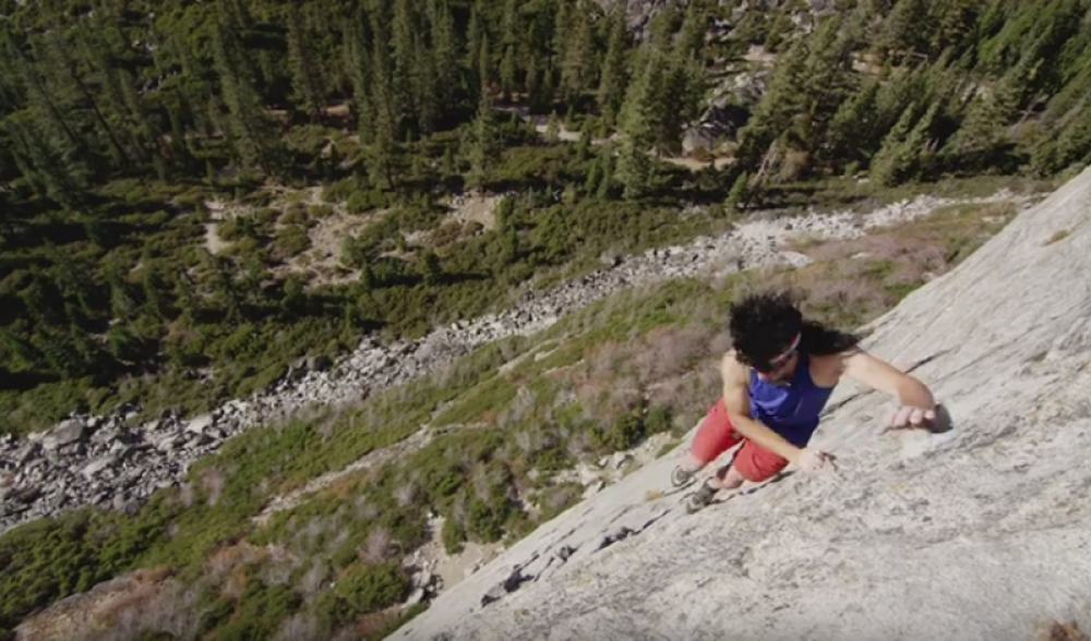 Ludilo gde se čovek popeo golim rukama! (VIDEO)