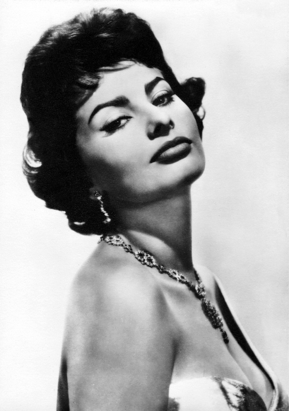 Legendarna boginja lepote ima nekoliko trikova pomoću kojih i u 84. godini izglada SJAJNO!