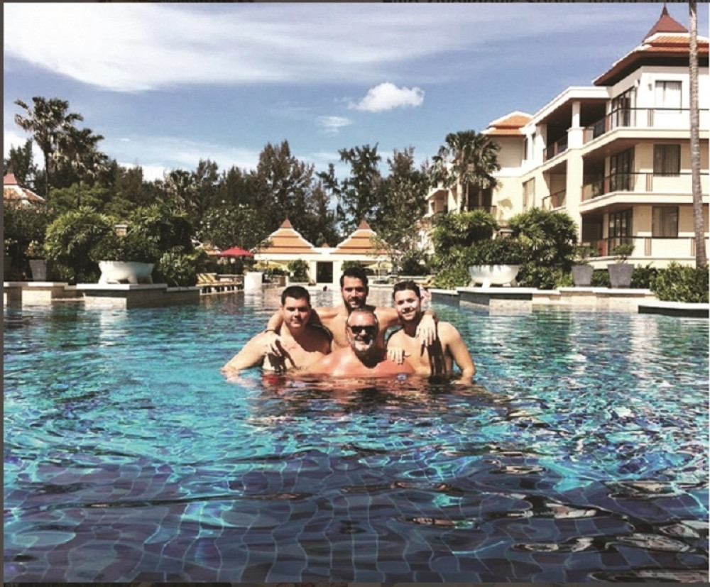 Živojinovići pobegli od žena! (FOTO)