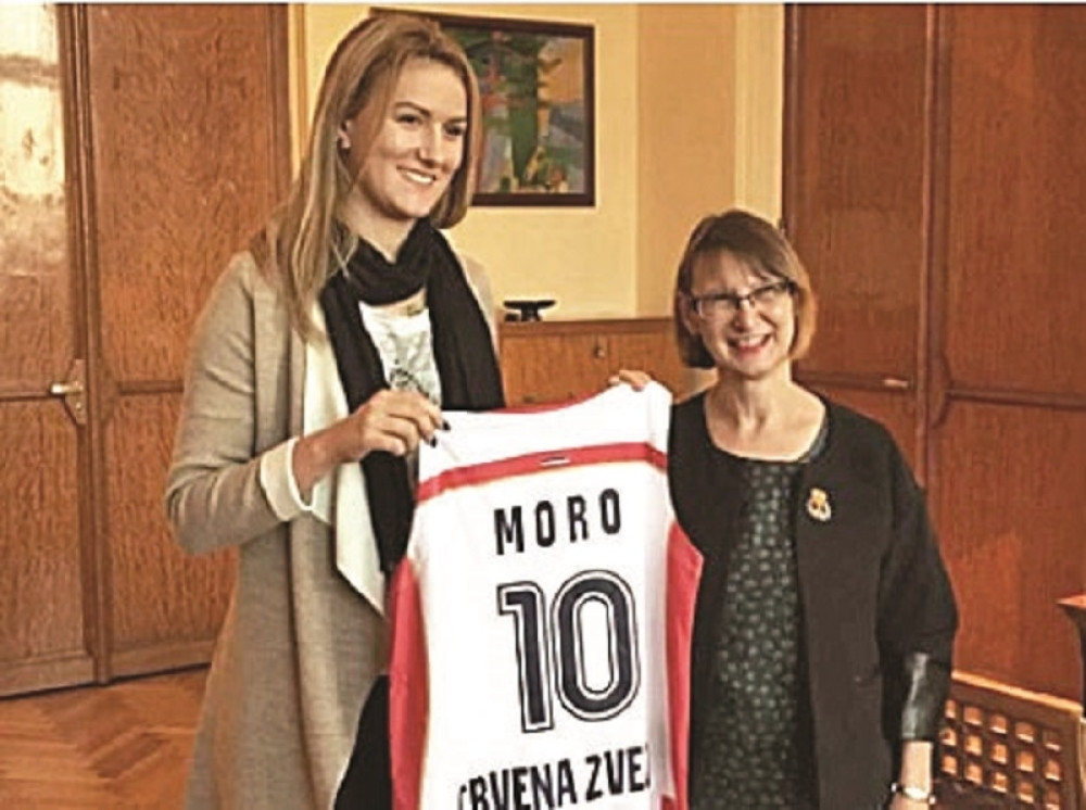 Francuzi dobili dres od Nataše (FOTO)