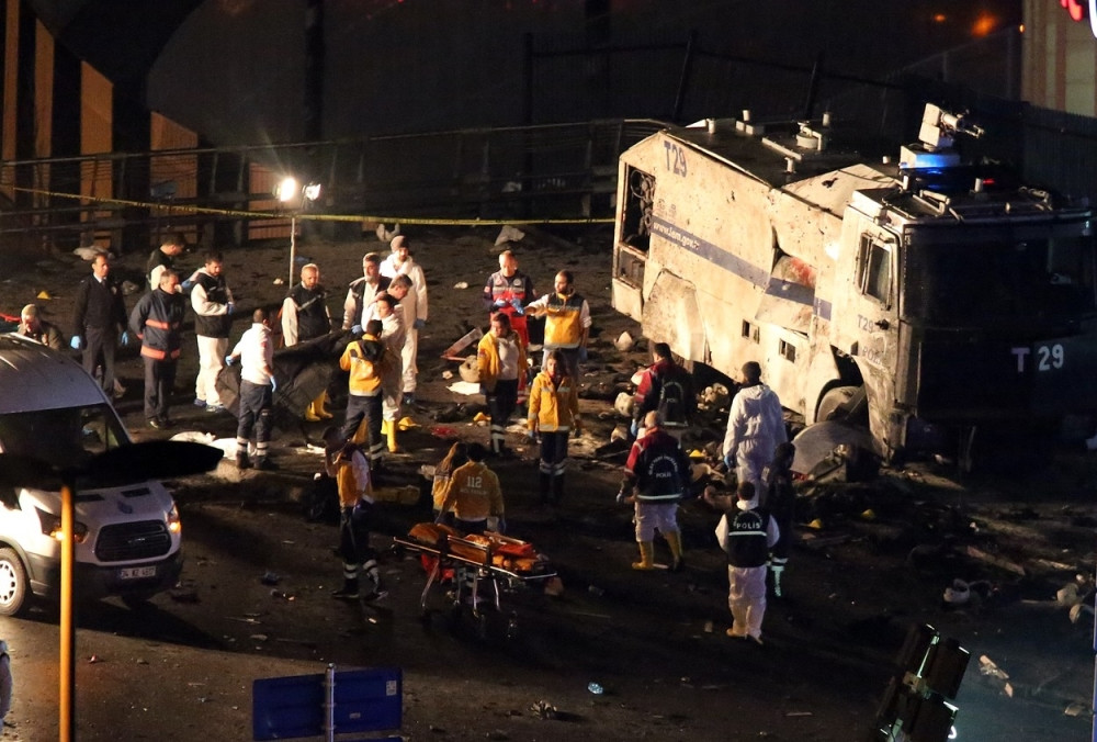 U bombaškom napadu povređeno 12 osoba