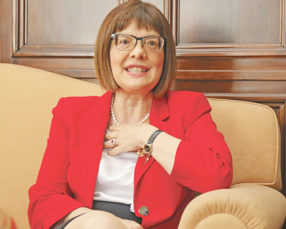 Komšinica mi ujutru kuva kafu!