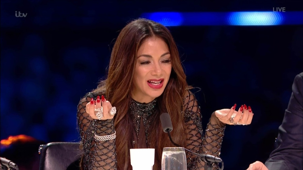 Nikol pijana u finalu "X faktora"! (VIDEO)