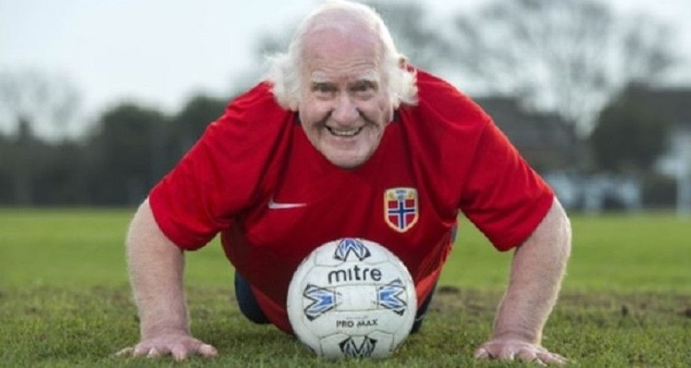 Pojačali se fudbalerom koji ima 74 godine, potrebno im iskustvo u timu! (FOTO)