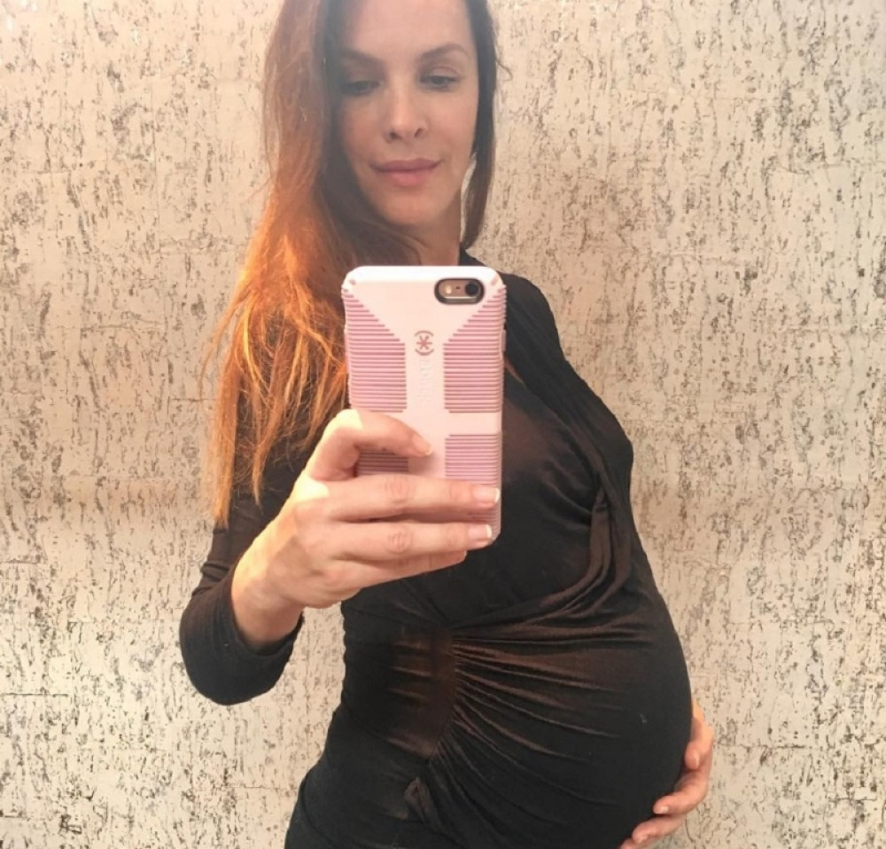 Porodila se bivša modelsica (FOTO)