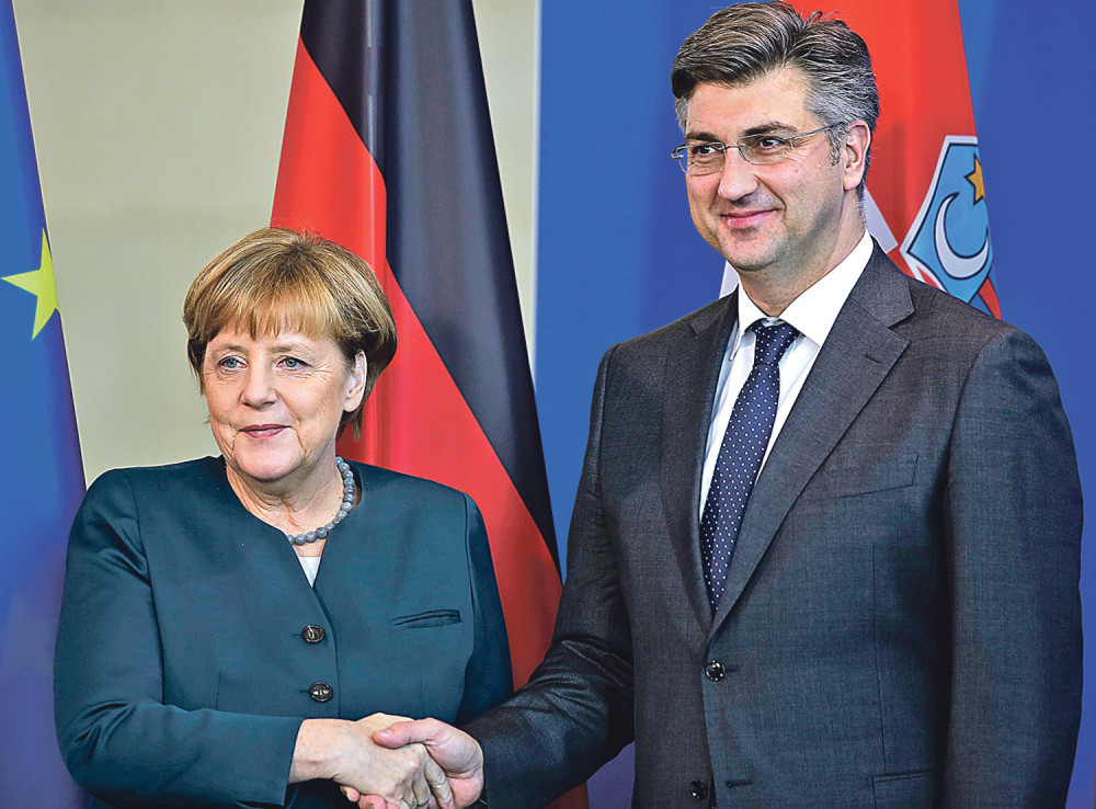 Angela: Hrvati, Srbija mora u EU!