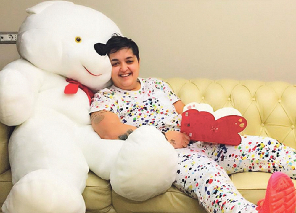 Zaljubljena Marija dobila plišanog medu!