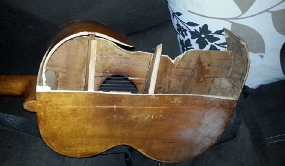 Reper MC N razbijao instrumente tamburašima