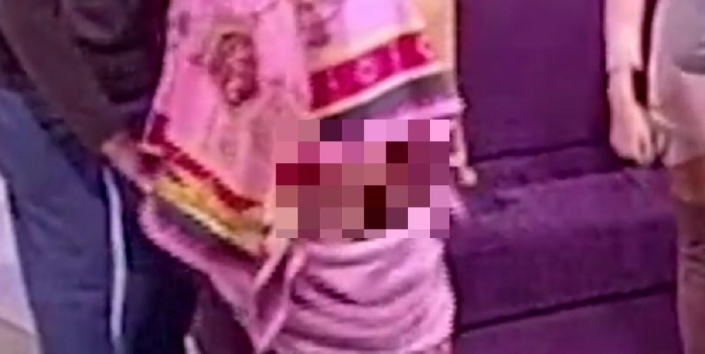 Pevačica bez gaća u "Magazinu In" (VIDEO)