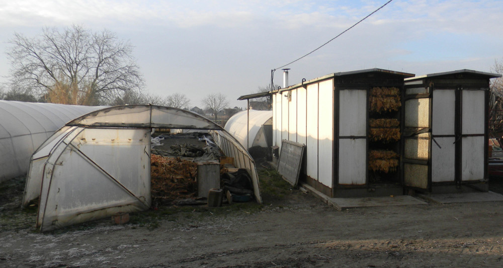 Zaplenjena tona duvana i 650 litara naftnih derivata