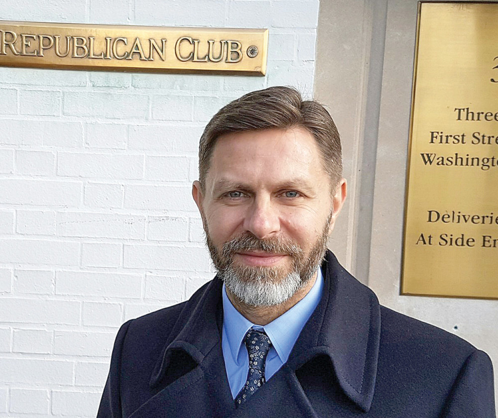 Foto Toni lobira kod Trampa!