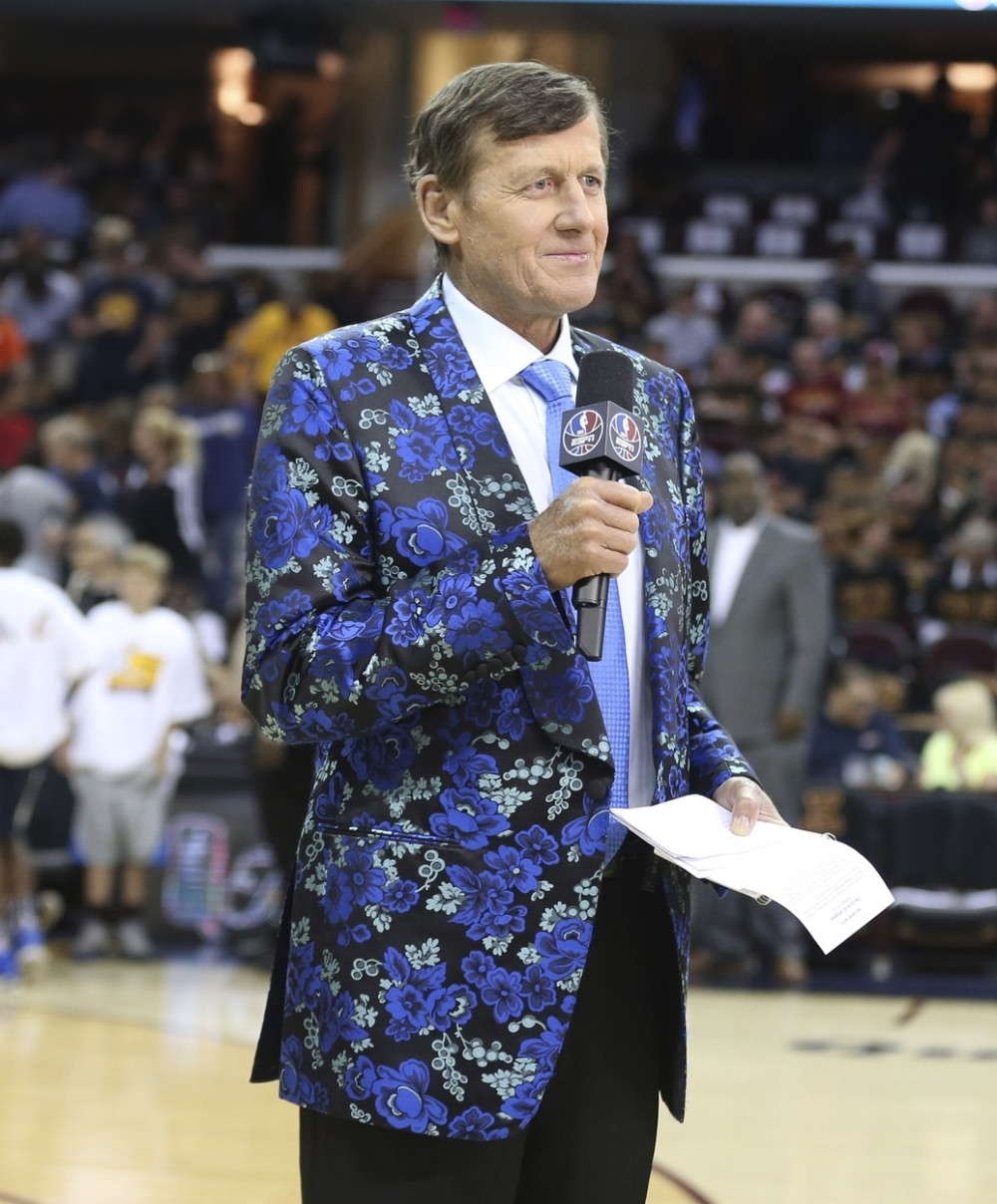 Umro NBA novinar poznat po šarenim odelima (VIDEO)