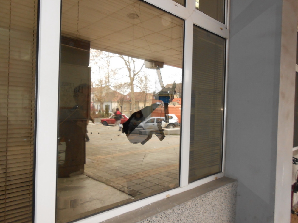 Huligan tokom noći lupao izloge