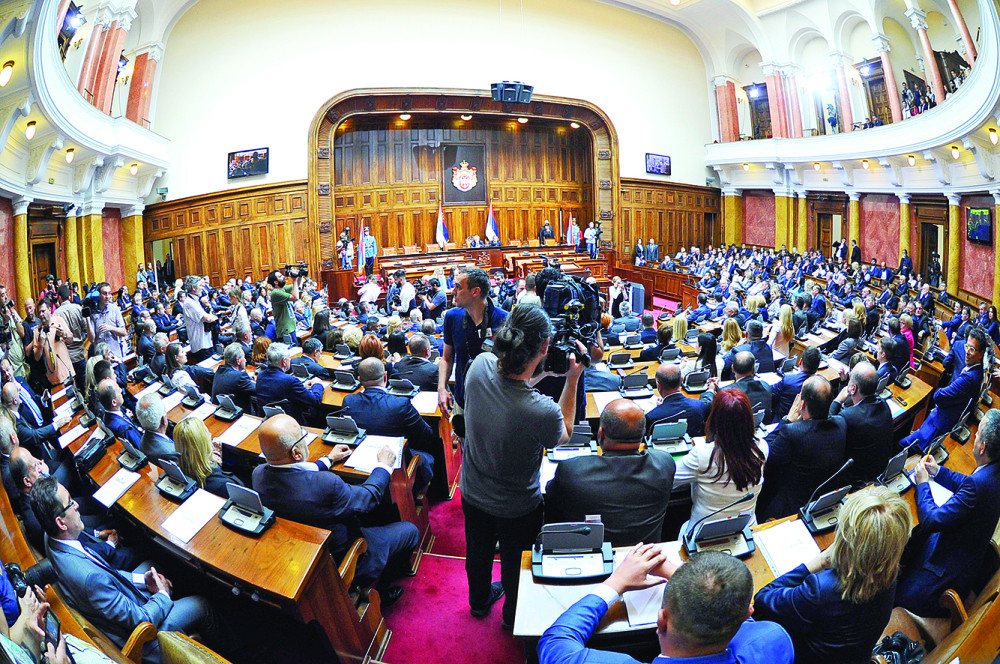 Poslanice puše u WC-u Skupštine!