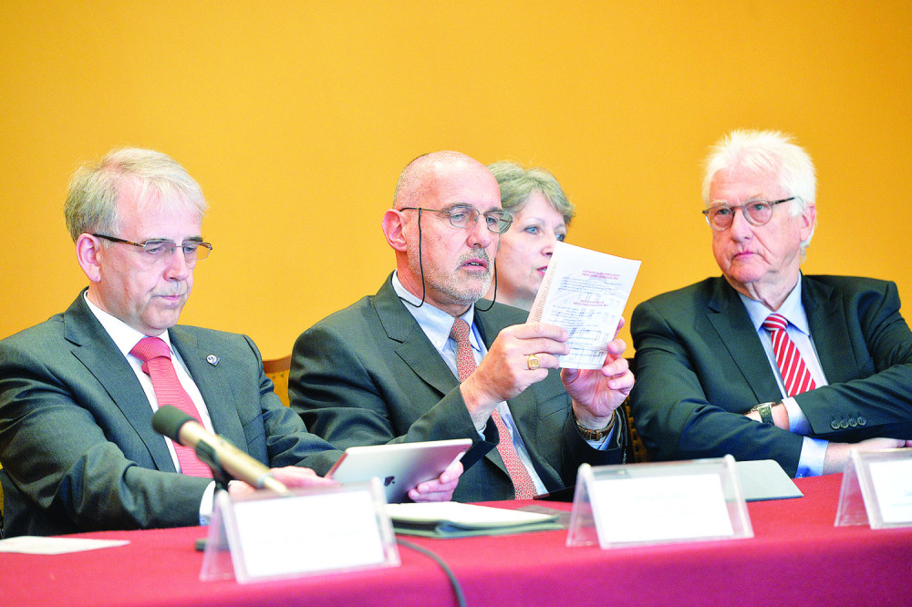 Za sednicu uzmu lekarsku platu!