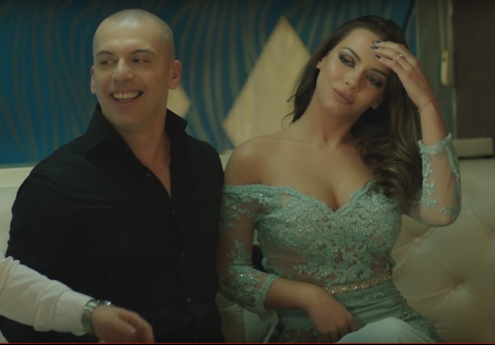 Ćerka našeg poznatog pevača bahati se u LUKSUZU: Vrelom fotkom izazvala "URAGAN"!