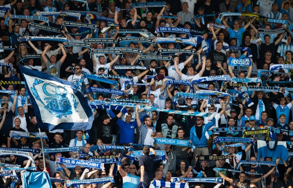 Minhen 1860 časti navijače ručkom