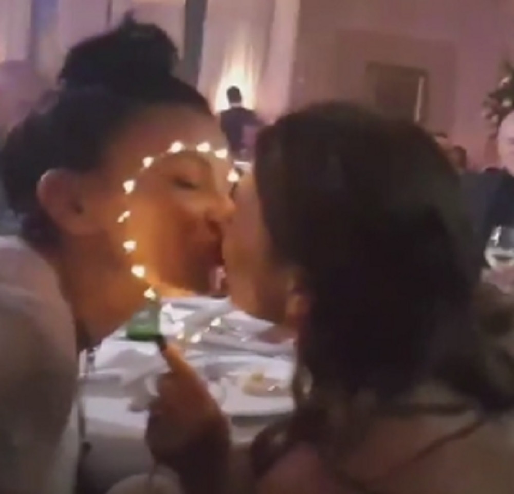 Strastven poljubac Đanijeve žene i Andreane (VIDEO)