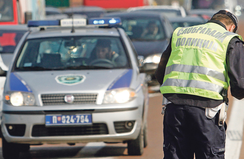 Zakucao se u policijski „micubiši“!