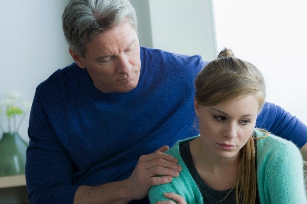 Kad mi izleti "tata", u toku s*ksa, odmah prekidamo! Sa njim sam izgubila nevinost, a sve krijemo od majke!