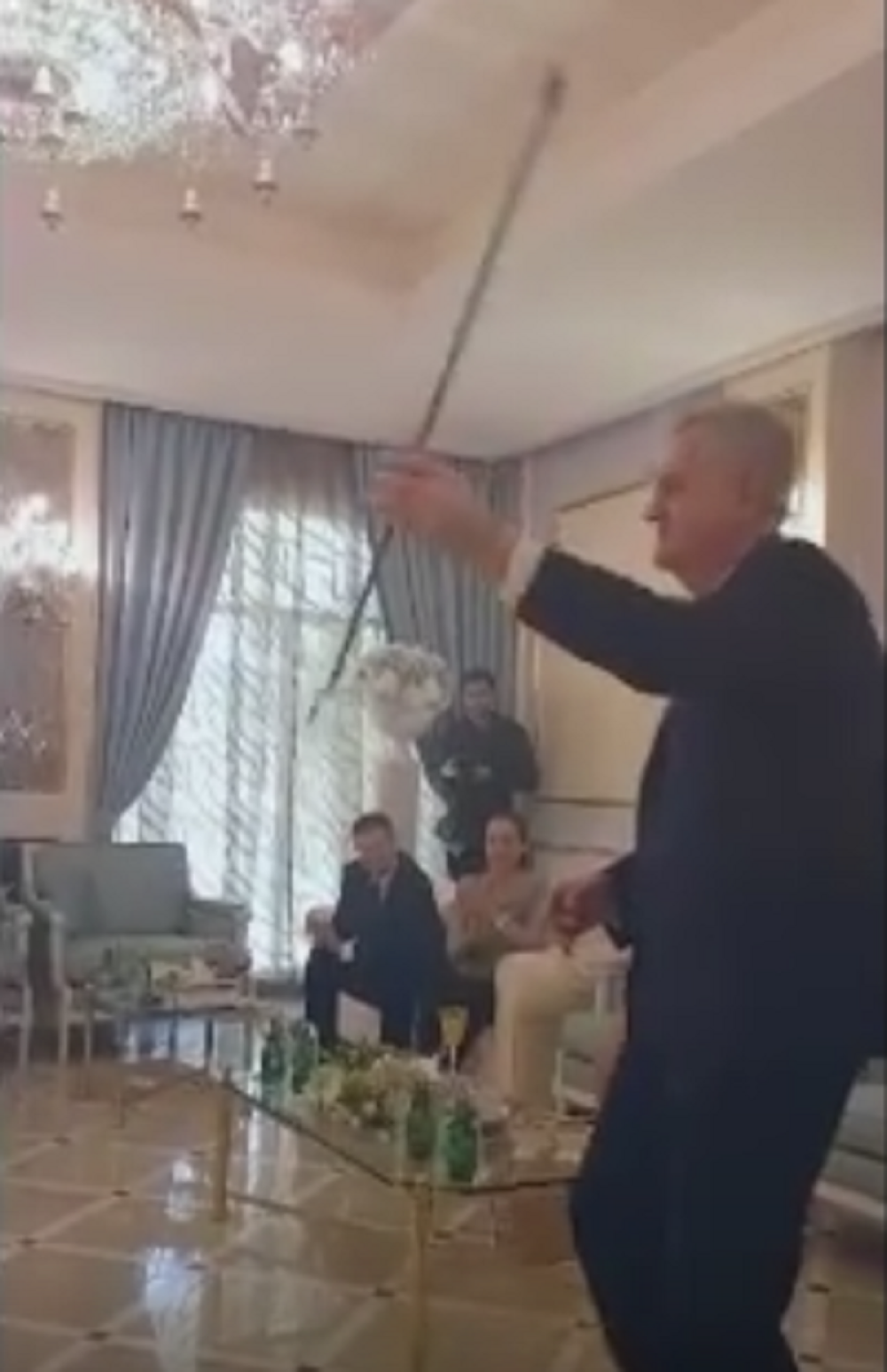 Toma pao u trans uz arapsku muziku! (VIDEO)