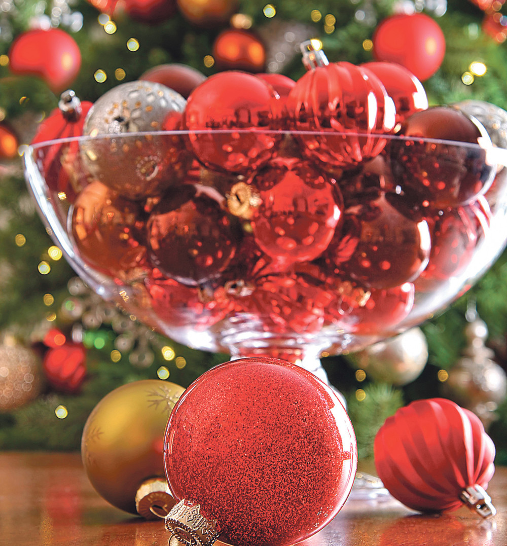 Pravi kuglice za jelku punjene pepelom mrtvih