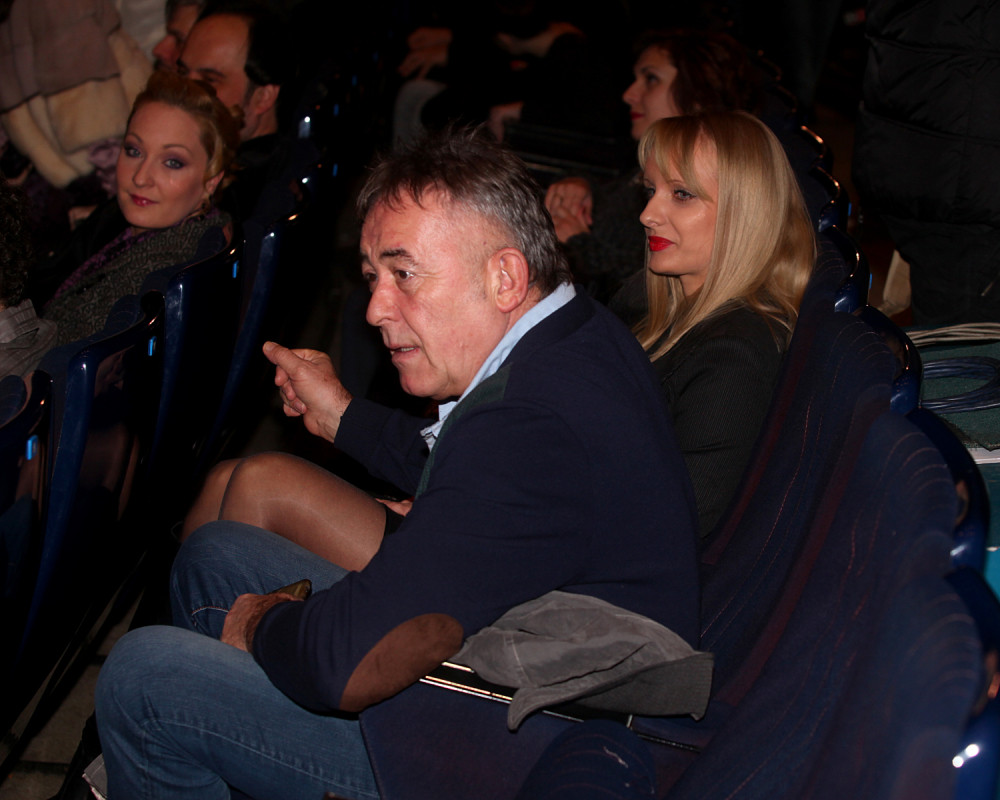 Mima nigde ne ide bez devojke (VIDEO)