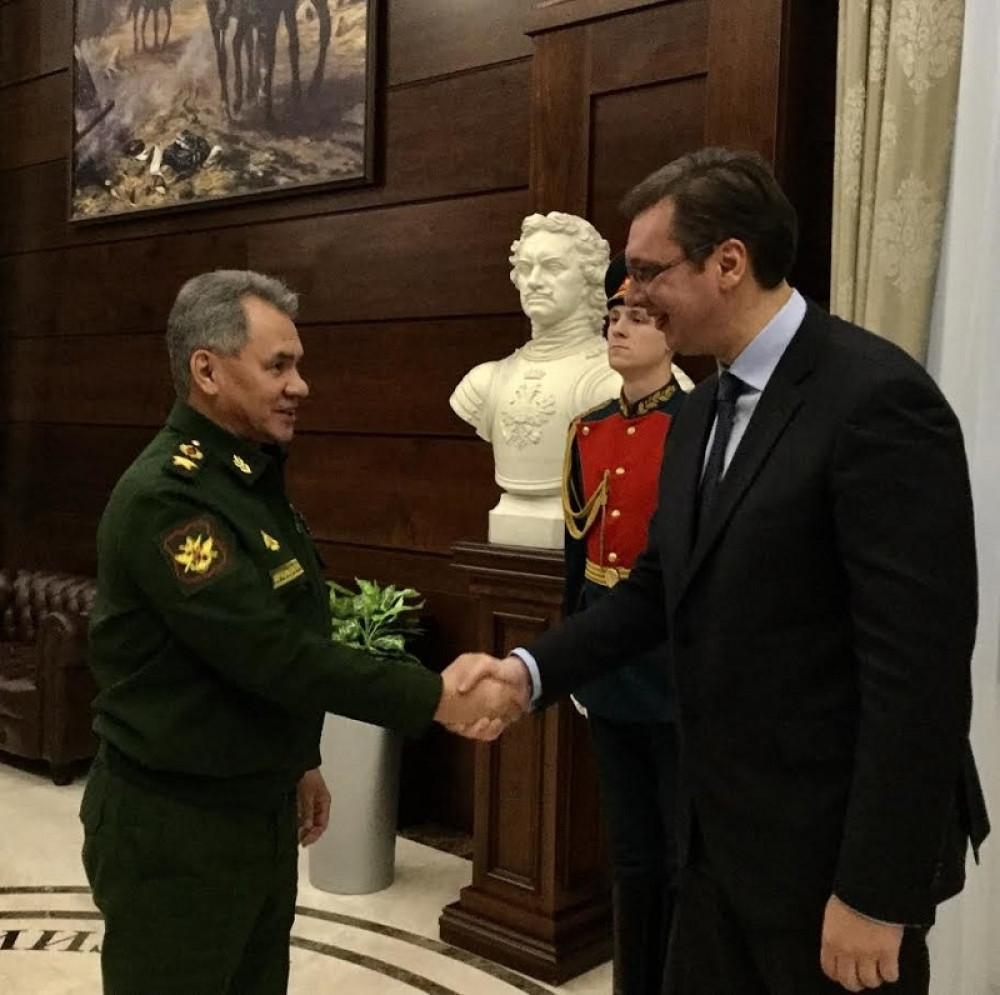 Vučić: Od Rusije avioni, tenkovi, oklopna vozila i topovi! (FOTO)