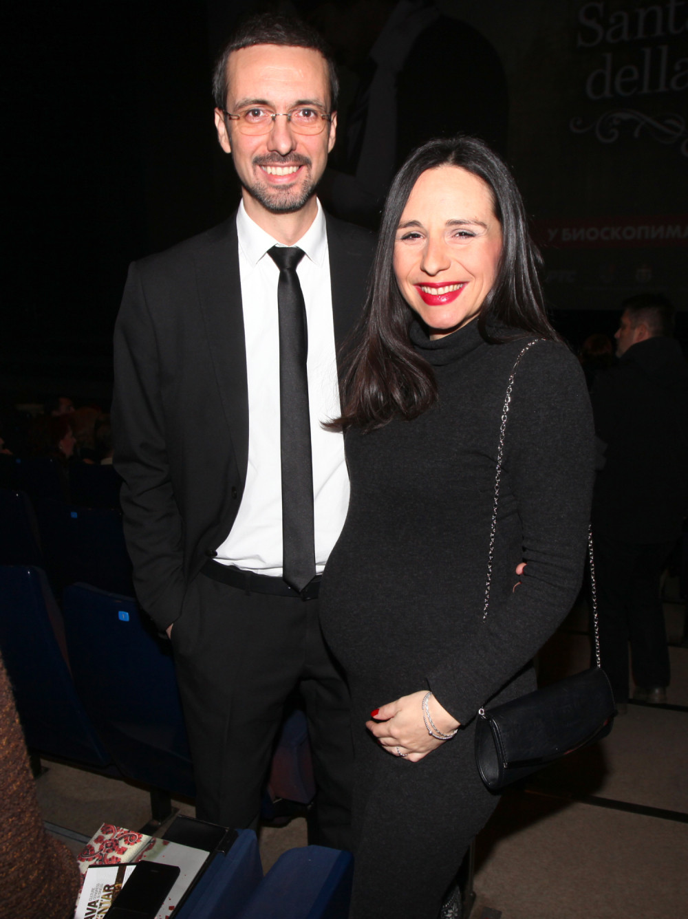 Voditelj "Dnevnika" prošetao trudnu suprugu! (VIDEO)