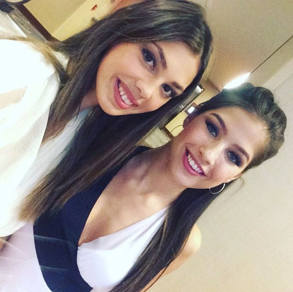 Srpska i ruska misica pevaju "Kaljinku" (VIDEO)