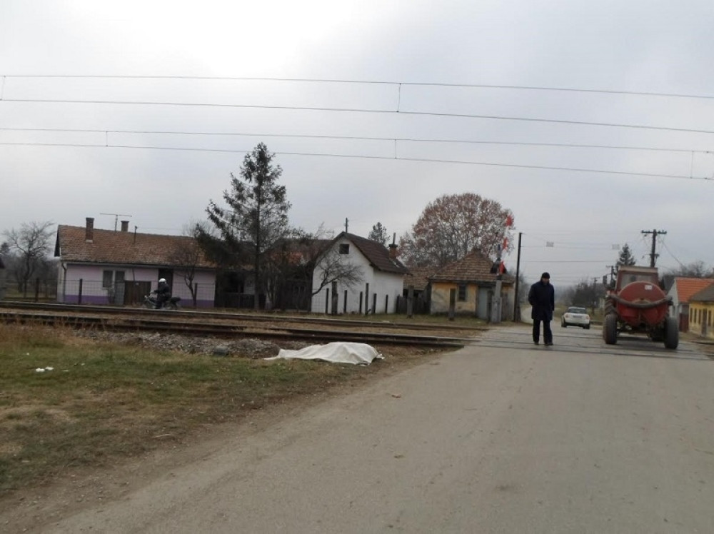 Starca pokosio voz! (FOTO)