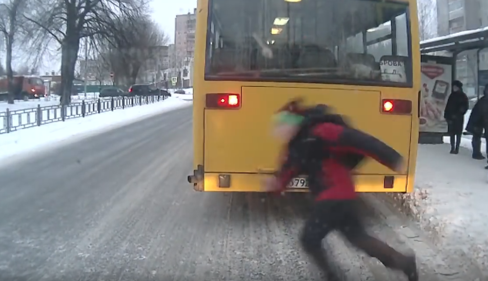 Poledica mu spasla život! (VIDEO)