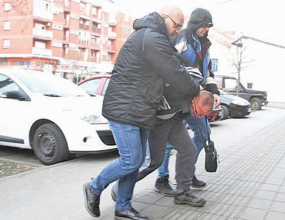 Uzeo palicu iz auta i tukao ih do smrti!