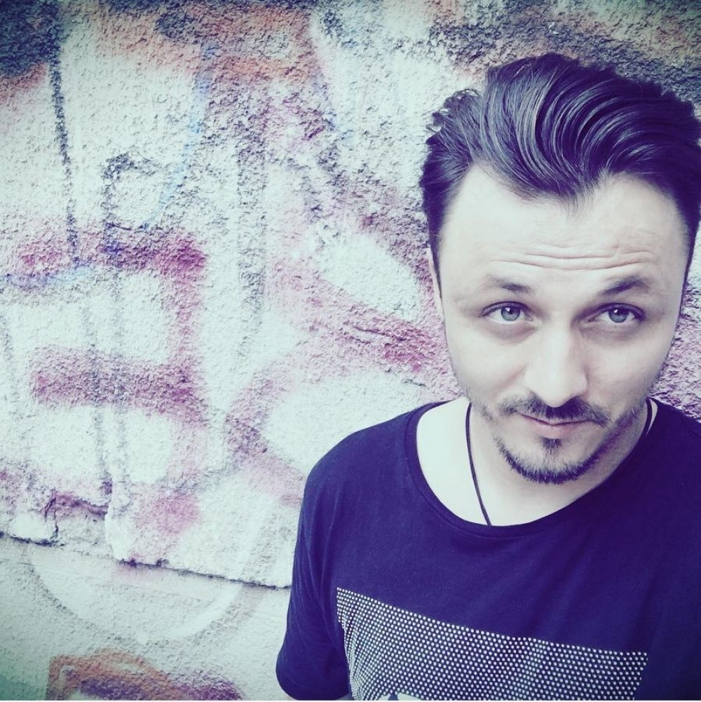 Kajmakoski čeka dete sa 13 godina mlađom devojkom (FOTO)