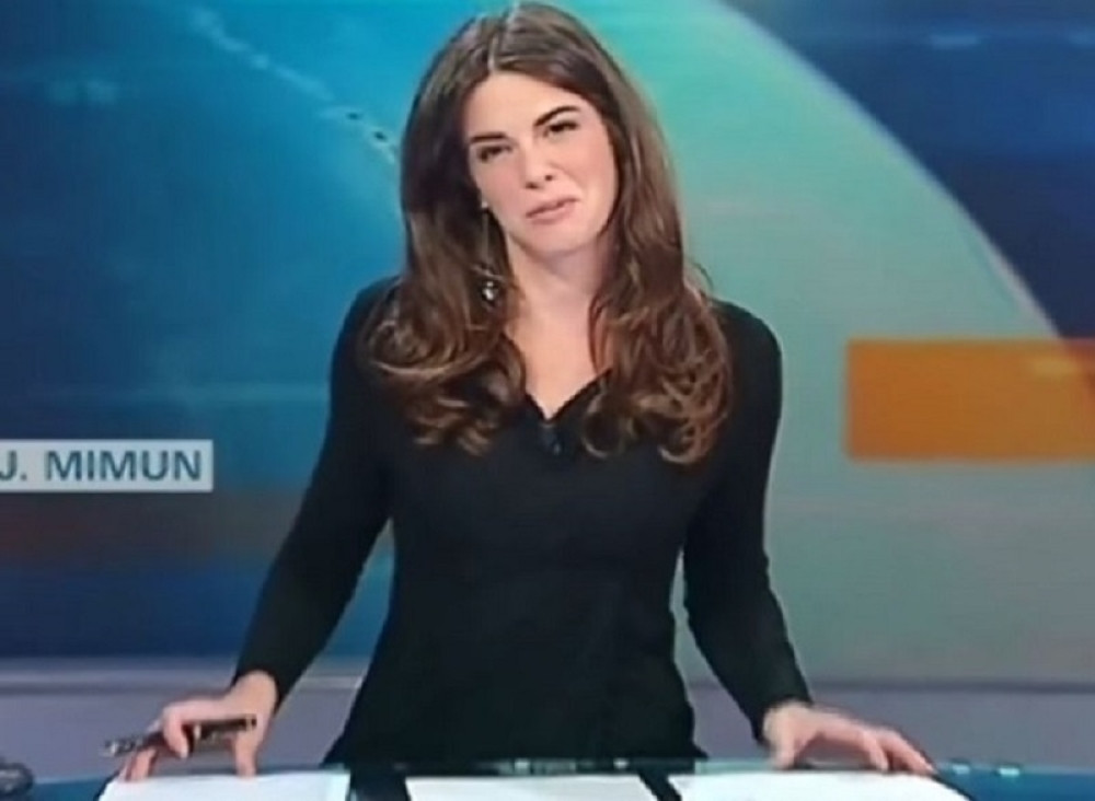 Voditeljka pokazala međunožje (VIDEO)