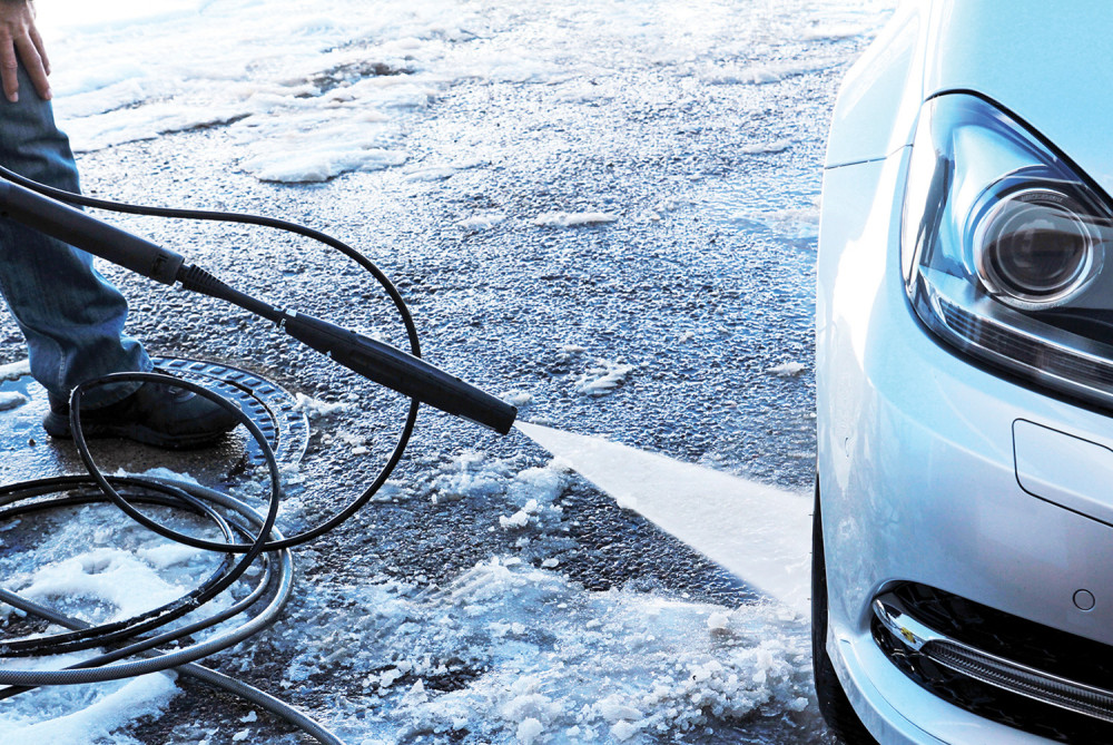 Fudbaleri iz Grabovaca peru automobile a sve pare POKLANJAJU, kada vidite kome, ZAPLAKAĆETE!