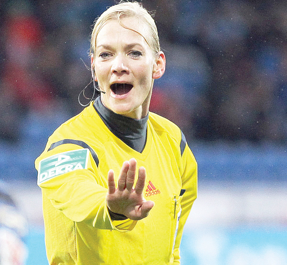 Rasturačica brakova kojoj pipkaju grudi!