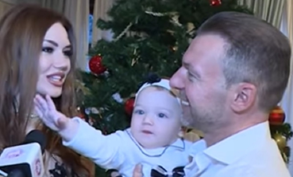 Karići sa ćerkicom žive kao u novogodišnjoj bajci